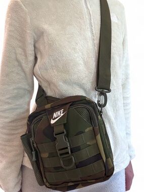 Nike Crossbody Utility Adjustable Strap Shoulder Bag Camo Army Green NEW